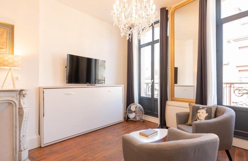 Charleville-Mezieres Apartment | Elegant Suite Eugénie: 5-Star Comfort for the Family