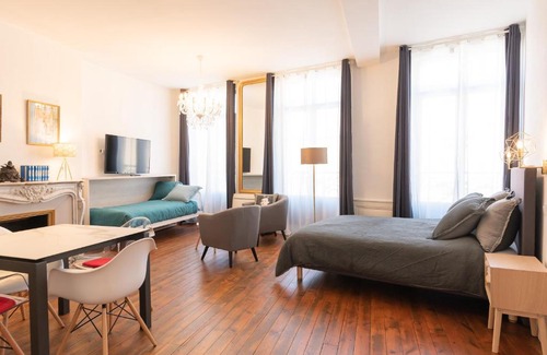 Charleville-Mezieres Apartment | Elegant Suite Eugénie: 5-Star Comfort for the Family