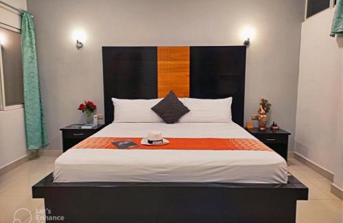 Puerto Ayora Apartment | Family Suite in Puerto Ayora with Hot Tub & Breakfast