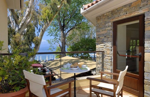 Kala Nera House | Cozy Sea View Suite for Family Fun and Relaxation