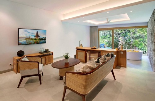 Ubud Resort | Serene Suite with Forest View in Ubud – Pool & Breakfast
