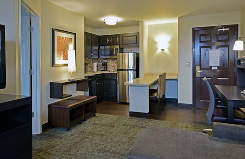 Beckett Ridge Condo | Deluxe Suite with Free Breakfast, Indoor Pool & Gym