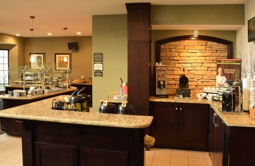 Beckett Ridge Condo | Deluxe Suite with Free Breakfast, Indoor Pool & Gym