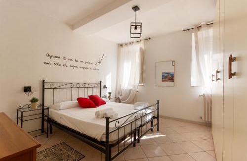 Old Town Apartment | Cozy Suite Garibaldi: Family-Friendly with Hot Tub Access