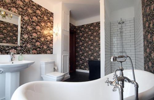 Behren-Luebchin Apartment | Experience Suite Georg Anno 1869 at Herrenhaus Viecheln