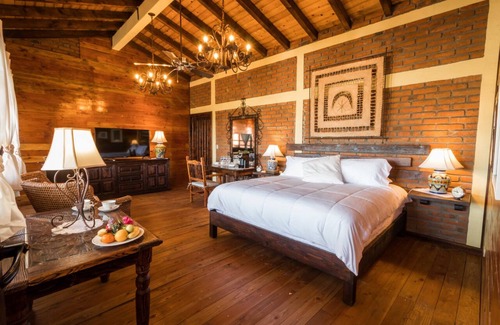 Esterito Bed & Breakfast | Indulge in Suite Giuseppe: Ocean View & Pool Access