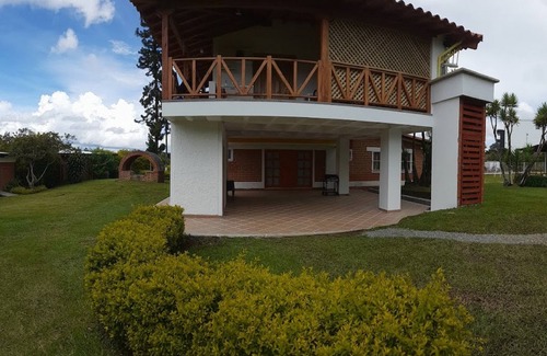 El Penol Cabin | Inviting Suite Gold Alto De Sion with Pool and Spa