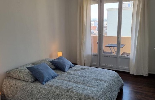 Reims Apartment | Inviting Suite Goulette: Child-Friendly and Accessible Stay