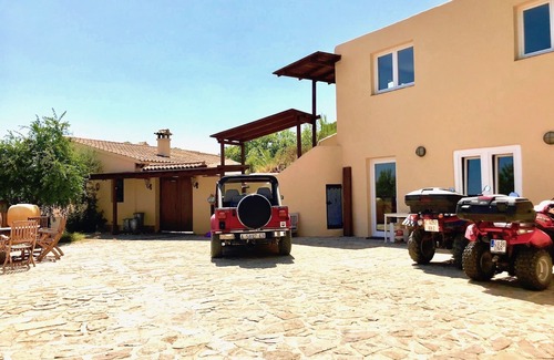 Tarraula Apartment | Discover Suite Granota: Tranquil Nature Retreat with Ocean View