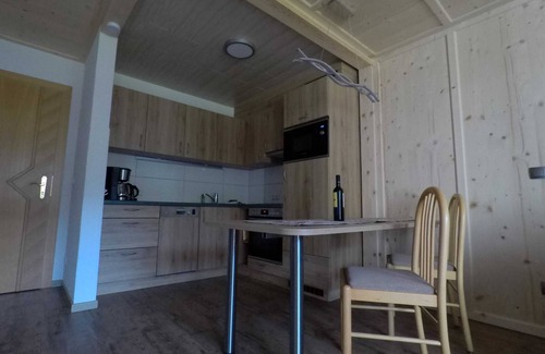 Tannheim Apartment | Cozy Suite at Guest House Reichle with Kitchen Access