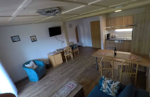 Tannheim Apartment | Cozy Suite at Guest House Reichle with Kitchen Access
