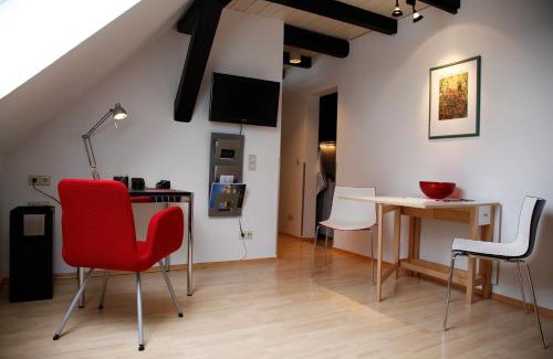 Wulferode Apartment | Modern Suite "Hannover" in a Historic Timber House