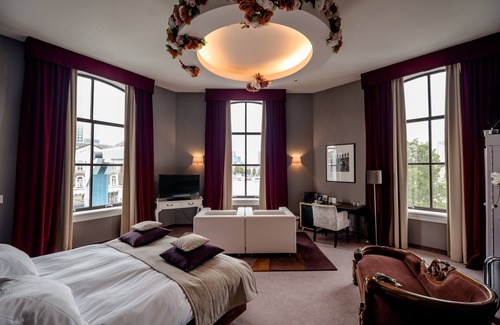 Kop van Zuid Hotel | Discover Suite Hotel Pincoffs Rotterdam - Guest Rated 9.6/10