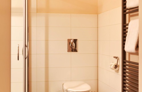 Kop van Zuid Hotel | Discover Suite Hotel Pincoffs Rotterdam - Guest Rated 9.6/10