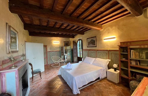 Bucine Bed & Breakfast | Pet-Friendly Suite Il Focolare at Villa Nemora - 10/10 Rating
