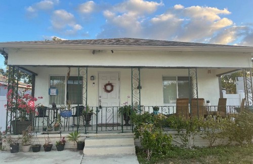 Dania Beach House | Cozy Suite in Dania Beach near FLL Airport and Ocean Views