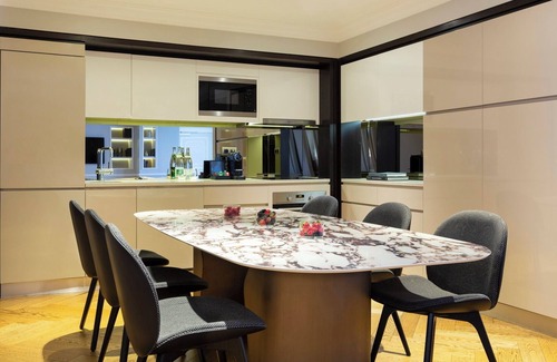 Chaillot Apartment | Suite In the Heart Of Tour Eiffel With Aircon