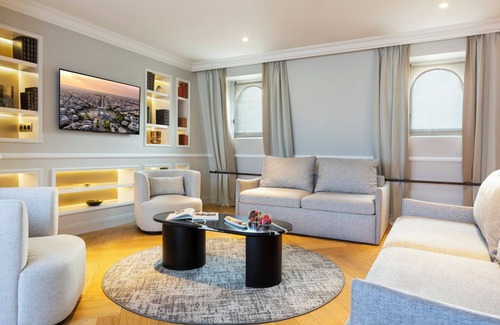 Chaillot Apartment | Suite In the Heart Of Tour Eiffel With Aircon
