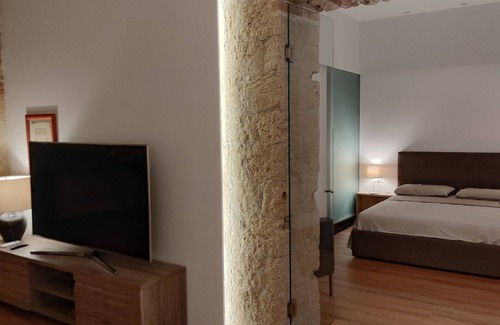 Naples City Centre Hotel | Historic Suite in Naples with Breakfast & Family Amenities
