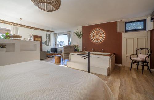 Impalata Villa | Relaxing Suite in Villa Torto with Pool and Hot Tub