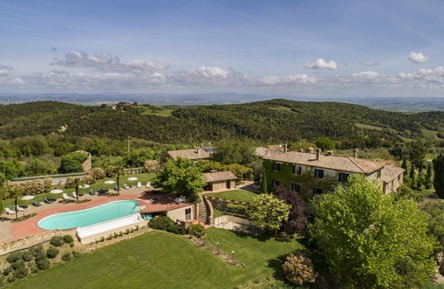 Vescovado Cottage | Historic Suite Apartment with Pool & Spa Amenities