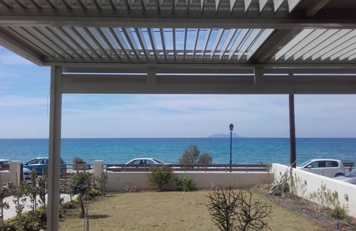 Kokinos Pirgos House | Enchanting Suite Iris in South Crete with Oceanfront Views