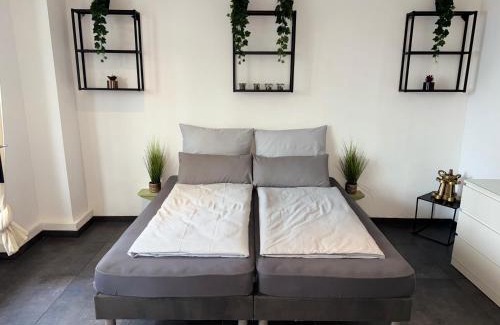Friedrichshain Apartment | Welcoming Suite Julius Cesar with Hot Tub & Pet-Friendly Stay