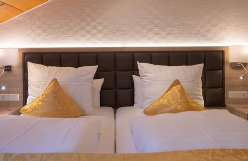 Kaiserslautern Hotel | Relax in a King Suite at Hotel-Restaurant Barbarossahof