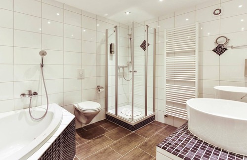 Kaiserslautern Hotel | Relax in a King Suite at Hotel-Restaurant Barbarossahof