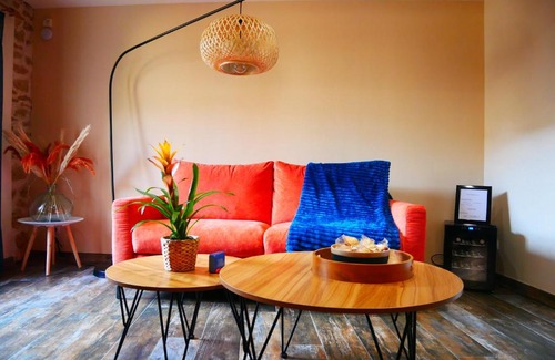 Grans Bed & Breakfast | Relax at Suite l'écho des pierres with Inviting Hot Tub