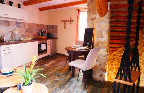 Grans Bed & Breakfast | Relax at Suite l'écho des pierres with Inviting Hot Tub