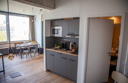 Zentrum Apartment | Cozy Suite L: Family-Friendly Retreat with Kitchen & Terrace