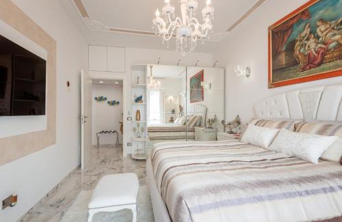 Bergamo Apartment | Indulge at Suite La Fenice: 4-Star Comfort & Hot Tub Bliss
