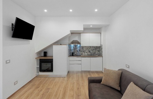 Bomerano Apartment | Suite La Primula with Mountain View, Wi-Fi and Air Conditioning