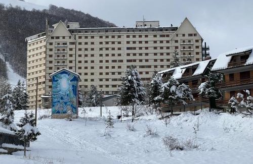 Aremogna Apartment | Relaxing Retreat at Suite Lady Marian with Pool & Spa