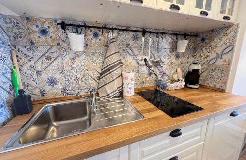 Aremogna Apartment | Relaxing Retreat at Suite Lady Marian with Pool & Spa