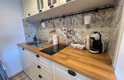 Aremogna Apartment | Relaxing Retreat at Suite Lady Marian with Pool & Spa