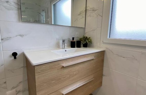 Stuckange Apartment | Discover Suite les Cèdres d'Or: Family-Friendly Retreat