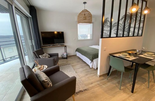 Stuckange Apartment | Discover Suite les Cèdres d'Or: Family-Friendly Retreat