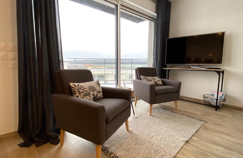 Stuckange Apartment | Discover Suite les Cèdres d'Or: Family-Friendly Retreat