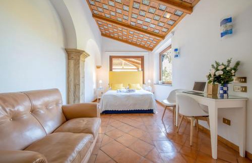 Sorrento Historic Centre Bed & Breakfast | Suite Lidia B&B: Oceanfront Bliss with Spa & Pool Access