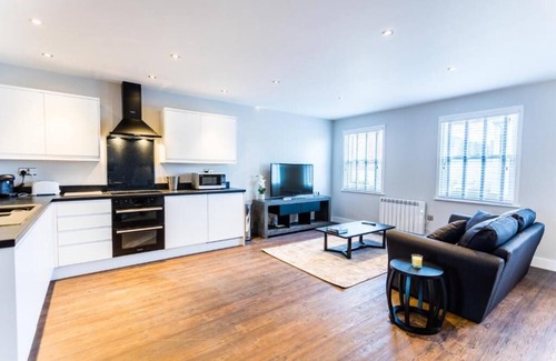 Swindon Apartment | Comfortable Suite Life Serviced Apartments with Great Amenities