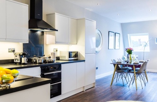 Swindon Apartment | Comfortable Suite Life Serviced Apartments with Great Amenities