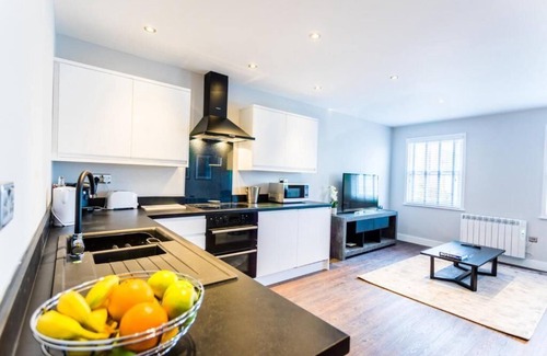 Swindon Apartment | Comfortable Suite Life Serviced Apartments with Great Amenities