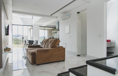 Nazare Paulista House | Relaxing Suite with Private Pool and Jacuzzi for Guests