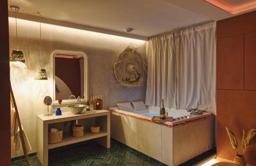Saint-Roch - Badouillere - Chavanelle Apartment | Indulge in Jacuzzi and Hammam Suites at Noma Marrakech