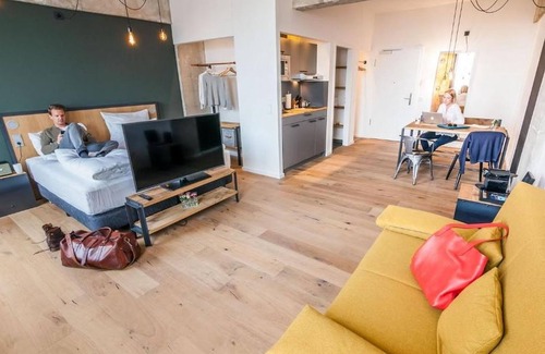Zentrum Apartment | Cozy Suite M: Family-Friendly Stay with Kitchen & Breakfast