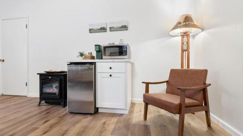 Springville House | Family-Friendly Camp Nelson Lodge Room 7 Awaits You