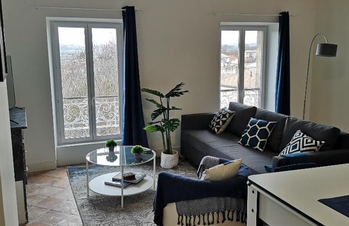 Castelnaudary Apartment | Suite Mermoz: Scenic Views, Pool & Family Friendly Amenities