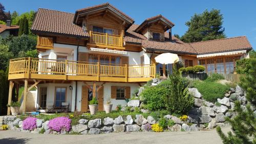 Ernetschwil Bed & Breakfast | Discover Gebertingen Suite with Parking and Restaurant